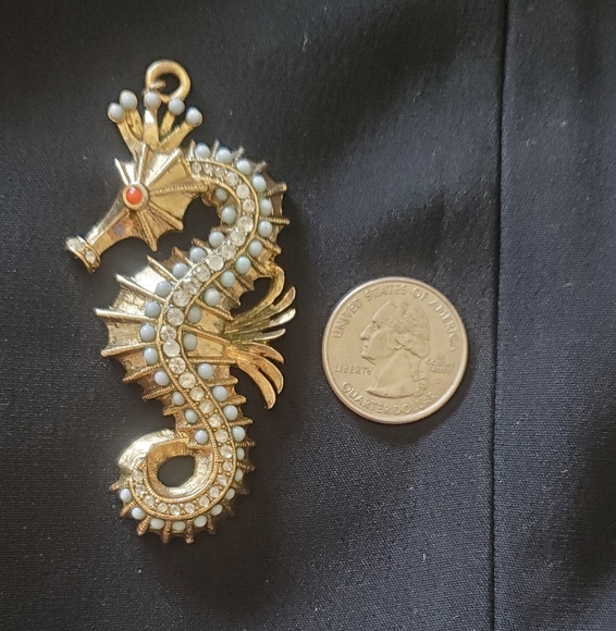Vintage Hattie Carnegie Figural Seahorse Goldtone Statement Pendant Rare - Picture 6 of 6